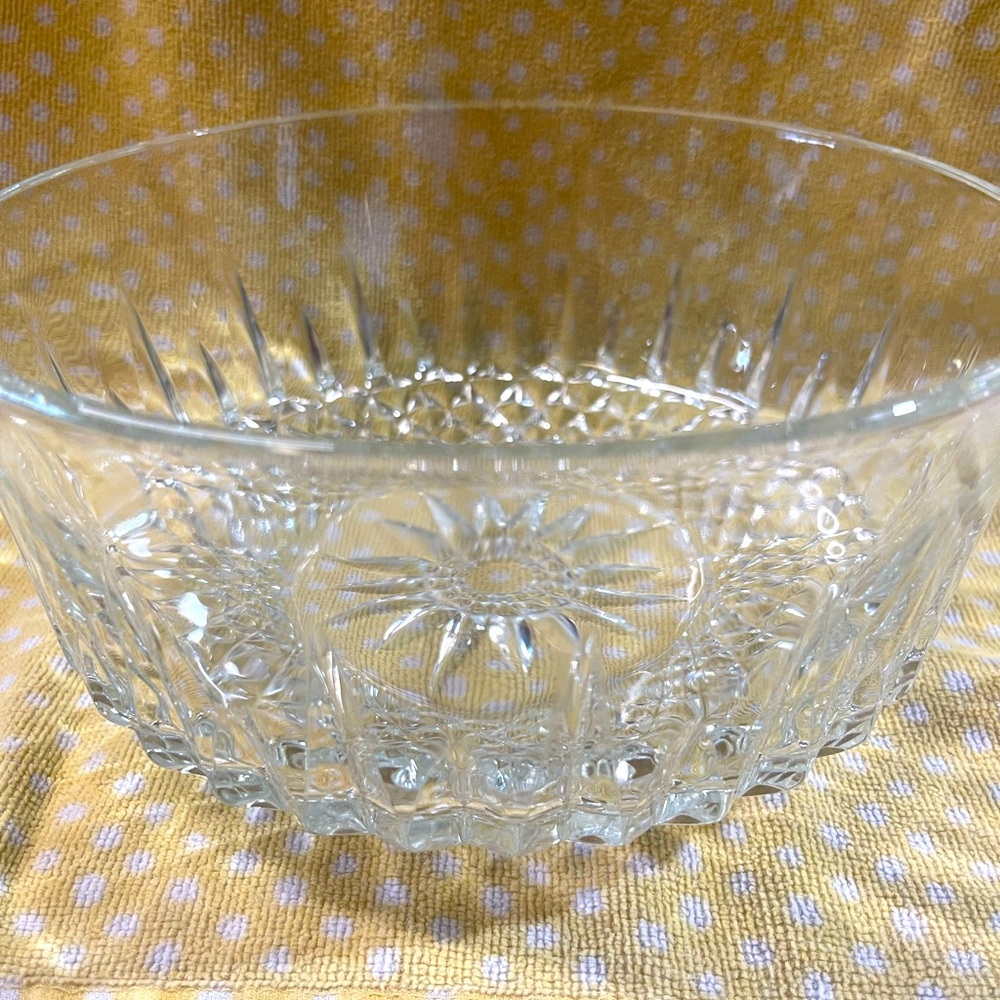 VINTAGE Arcoroc France Glass Bowl